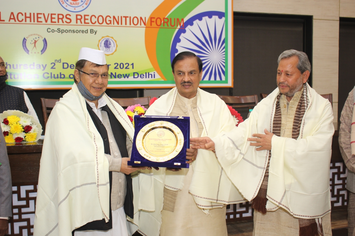 Sh. Dhirender Pratap Former Minister Uttarakhand Receiving the Award. 