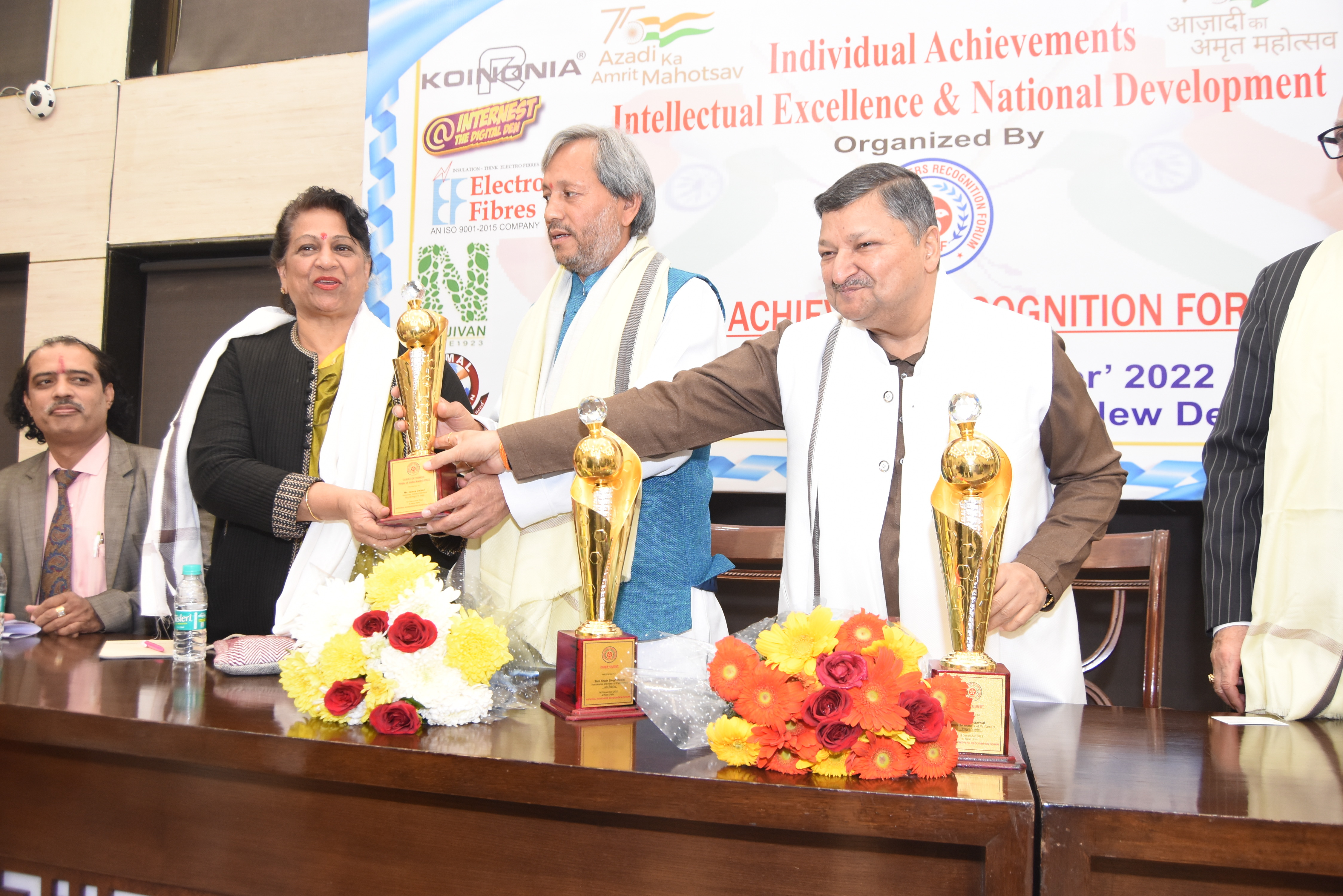 Dr. Janis Darbari HONORARY CONSUL GENERAL OF MONTENEGRO Receiving the Award Former Chief Minister Uttarakhand.