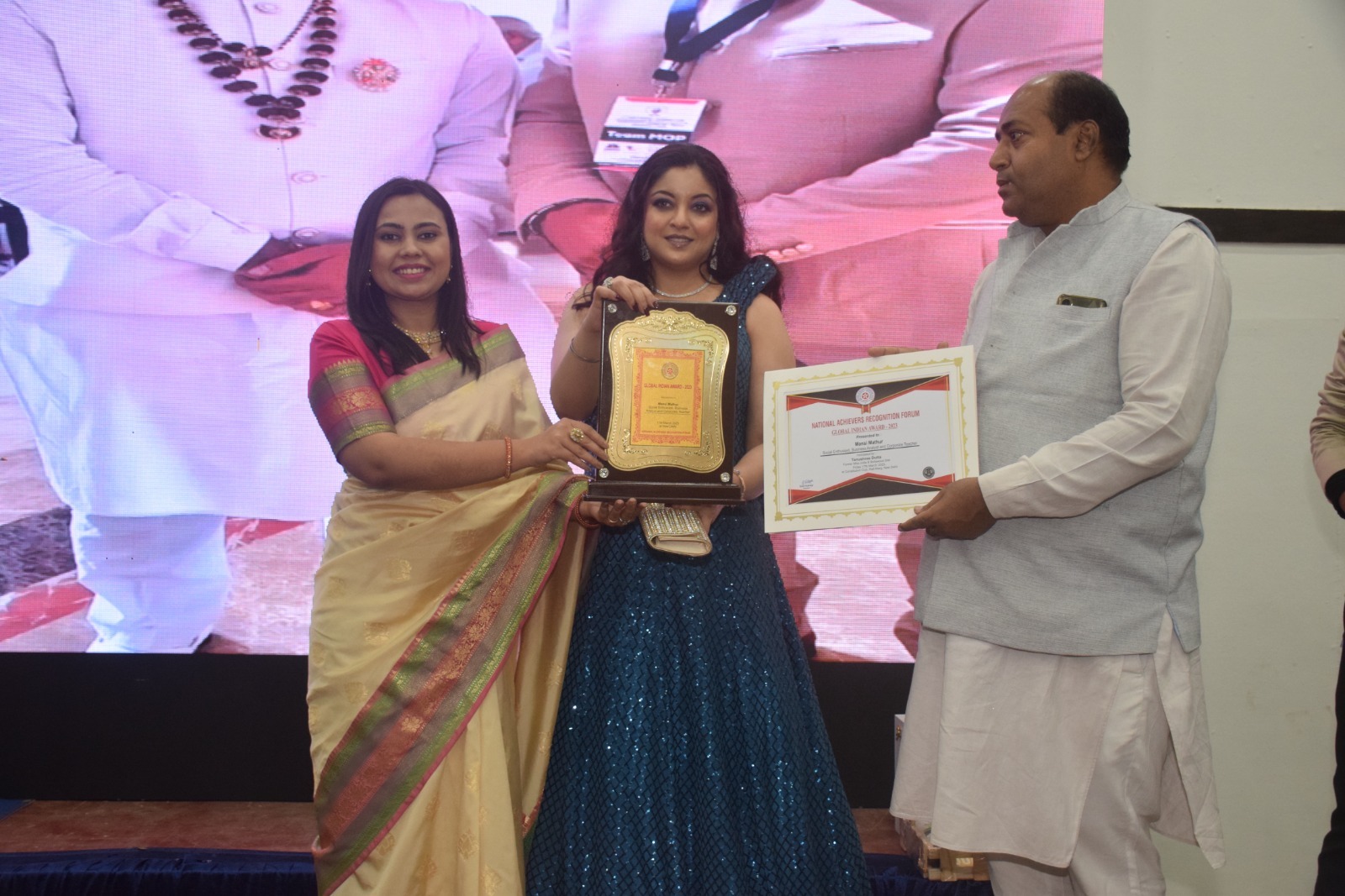 Mansi Mathur Receiving the Award by Tanushree Dutta Miss India & Bollywood Star 