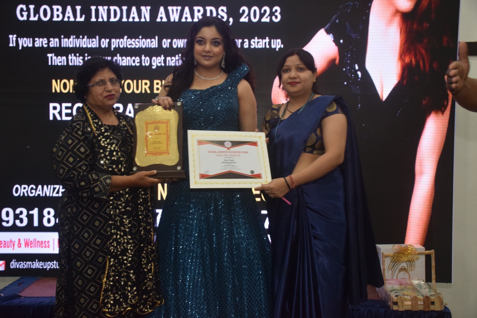 Rewa Prasad National Award Winner Receiving the Award by Tanushree Dutta Miss India & Bollywood Star.